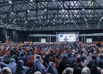 Salam Indonesia Muslimah Wahdah di Makassar Dihadiri 10 Ribu Peserta, Gaungkan Keluarga Harmoni Menuju Indonesia Berkah