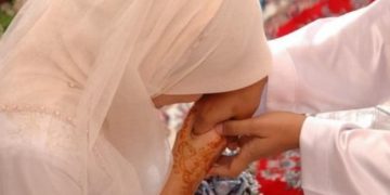 Apakah Wajib Menaati Suami yang Gajinya di Bawah UMR?