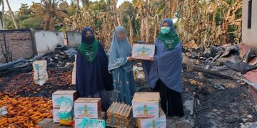 Muslimah Wahdah Peduli Salurkan Kepedulian kepada Korban Kebakaran di Awangpone