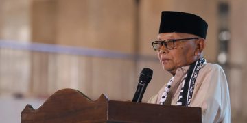 Ketum MUI Kiai Anwar Iskandar Apresiasi Pengukuhan Massal 10.000 Guru Qur’an Wahdah Islamiyah