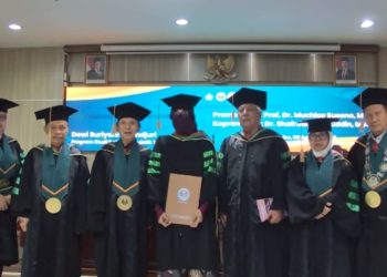 Raih Gelar Doktor di UNJ, Dewi Suriyani Djamdjuri Lahirkan Buku Digital Bahasa Inggris Berbasis Nilai-Nilai Islam