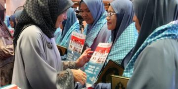 Aliyah Mustika Hadiri Pengukuhan 10.000 Guru Al-Qur’an di Muktamar V Wahdah Islamiyah