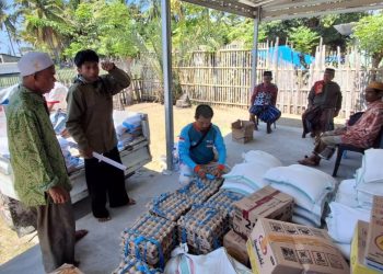 Saluran Irigasi Putus Akibat Gempa NTT, Wahdah Islamiyah Pasok 1 Ton Bahan Pangan dan 7000 Liter Air Bersih